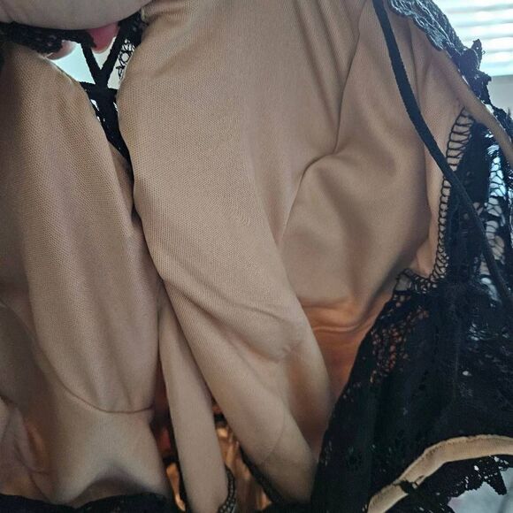 Top Chic Sheer Lace Romper - Picture 9 of 11